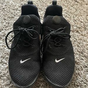 BLACK & WHITE NIKE PRESTOS